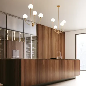 Lampada a sospensione Themys in metallo oro satinato, quattro lampadine e diffusori in vetro soffiato opalino