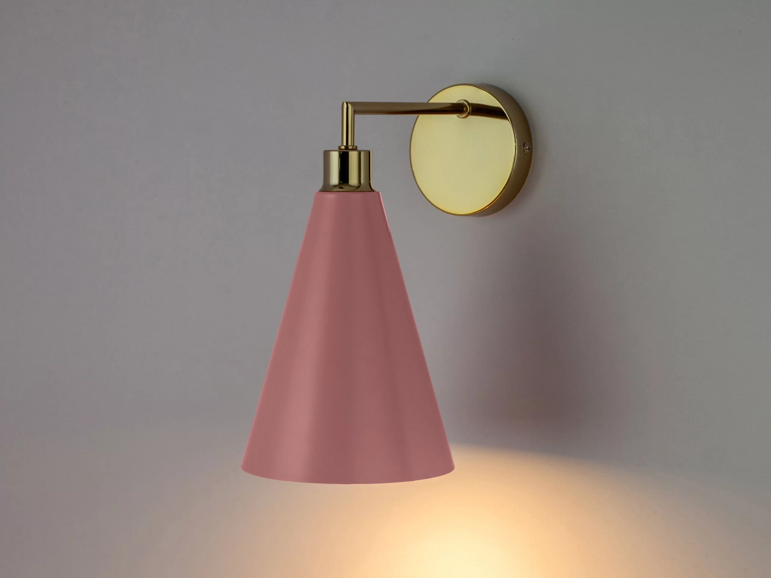 Lampada da parete con paralume a cono ROSA - immagine 4