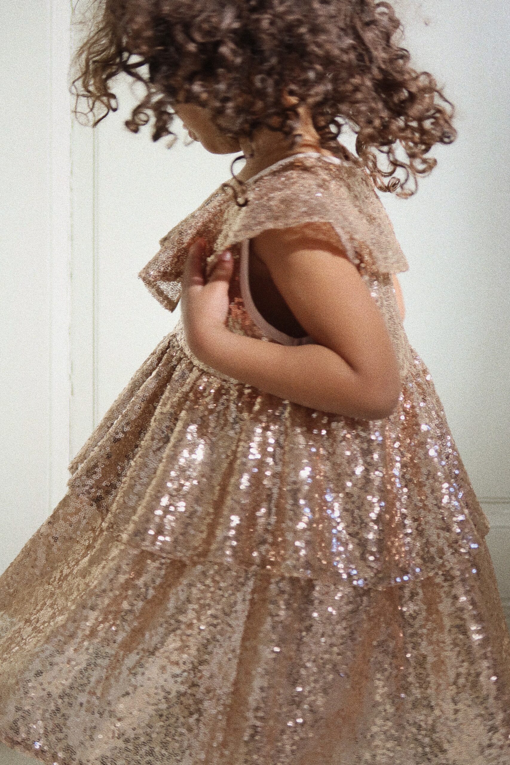 Abito in paillettes scintillante - immagine 8