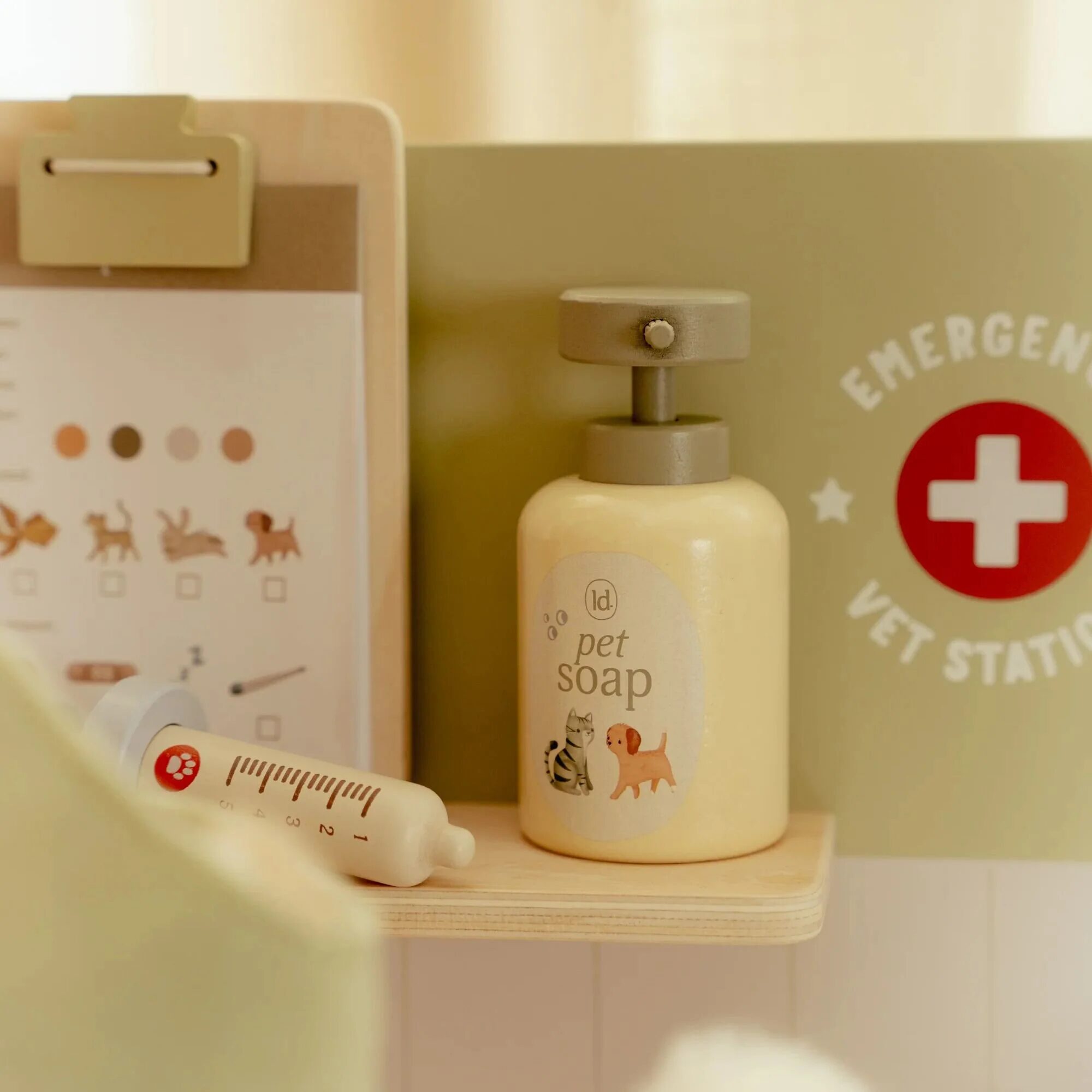 Studio veterinario in legno - immagine 5