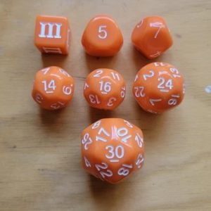 Dungeon Crawl Classics – DADI STRAMBI – Special 7 – Arancione