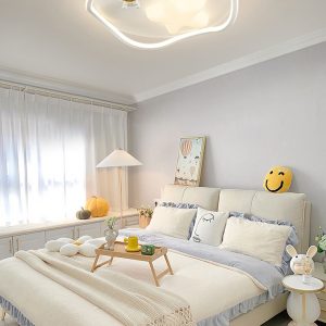 Lampadario in acrilico Astronauta in bianco tra le stelle