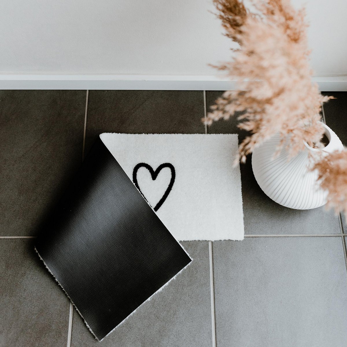 Zerbino lavabile piccolo crema 3 cuori 75 x 25 - immagine 4