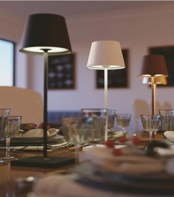 Lampada da tavolo Drink realizzata in metallo con batteria inclusa a luce calda - immagine 2